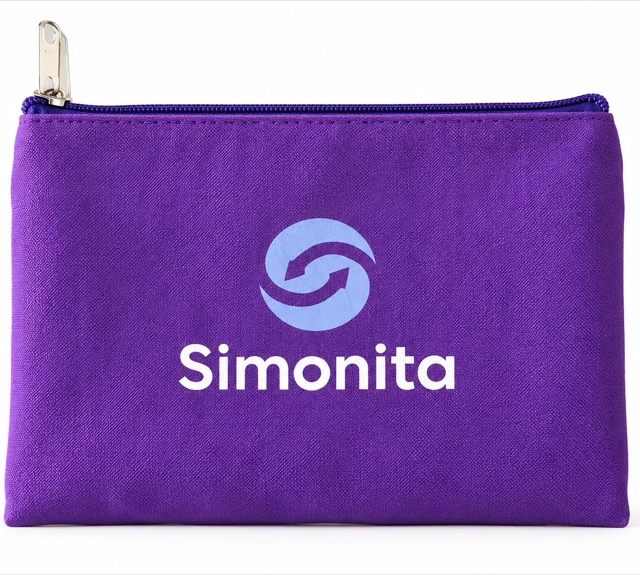 Nécessaire Simonita roxa com o logotipo